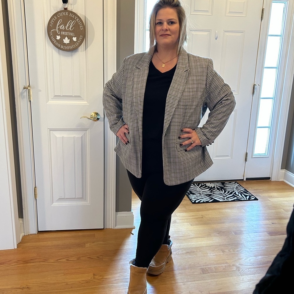 Black, purple plaid wool blazer. Warm but lightweight. Size 3X.